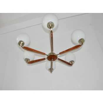 Oświetlenie vintage – żyrandol Modern z epoki PRL